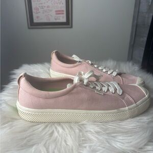 Cariuma Brasil 10.5 Pink and White Sneakers with Minimalist Design